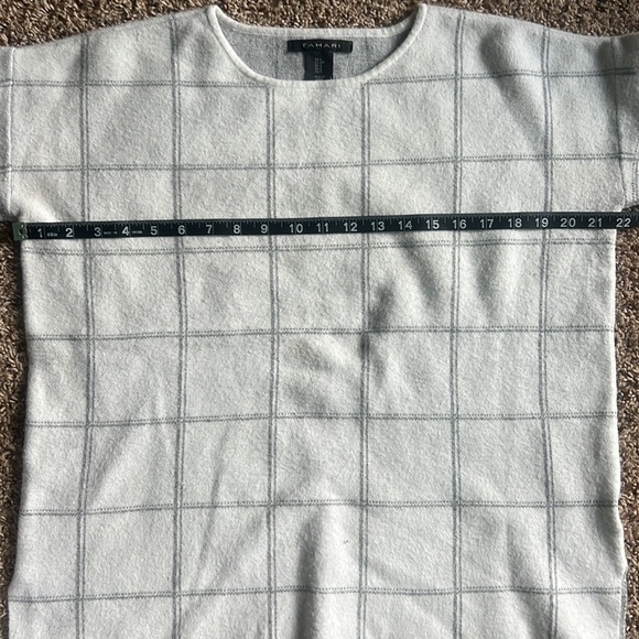 Tahari sweater - Picture 4 of 7